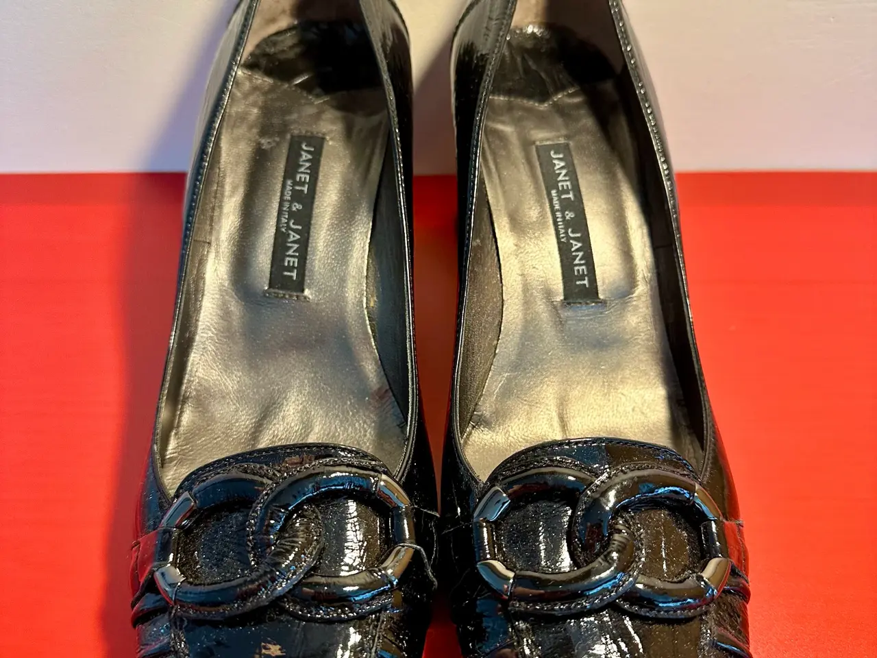 Billede 2 - Ubrugte sorte retro pumps af ægte lakeret læder