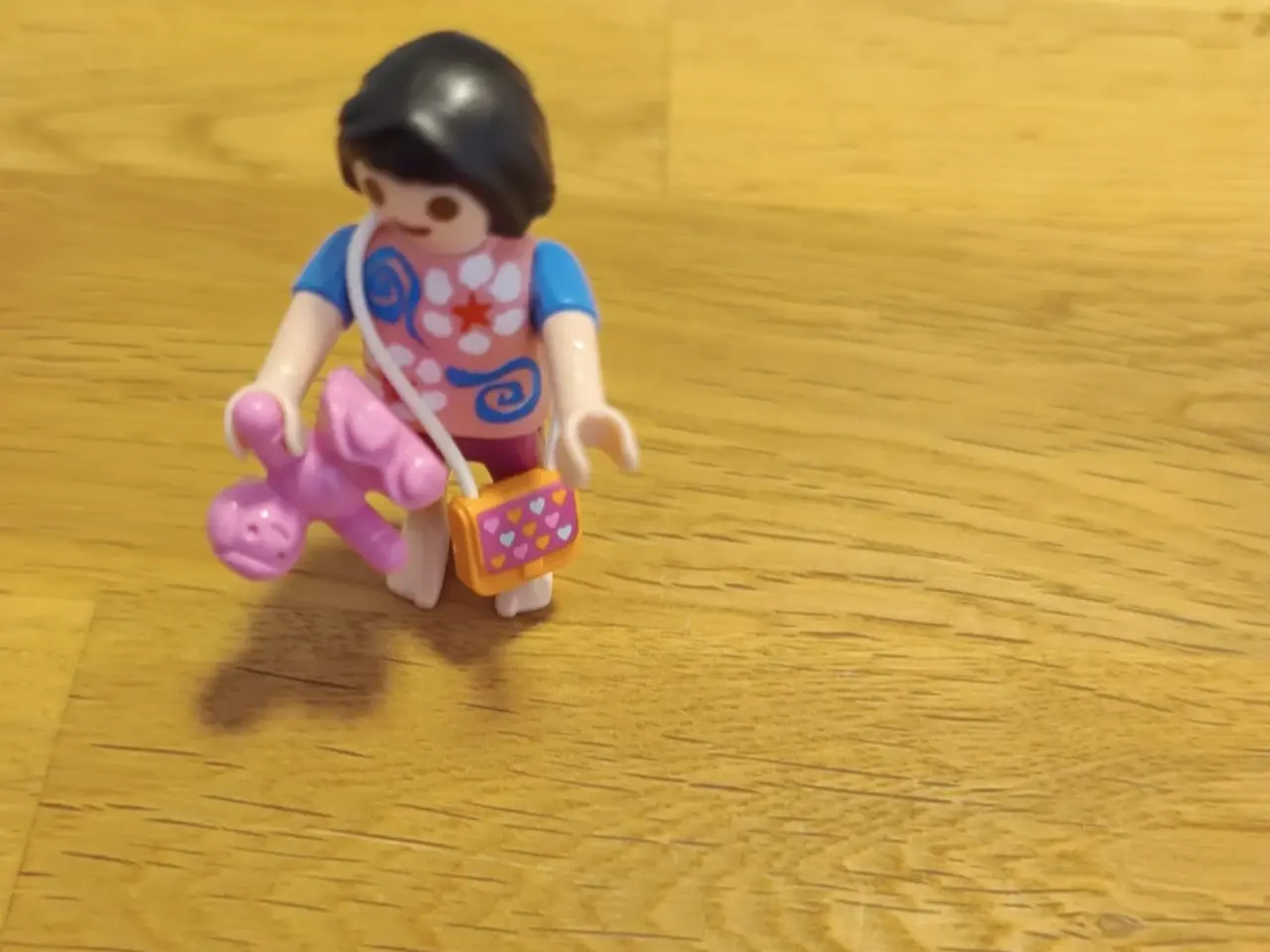 Billede 1 - Playmobil pige med rød bamse og taske
