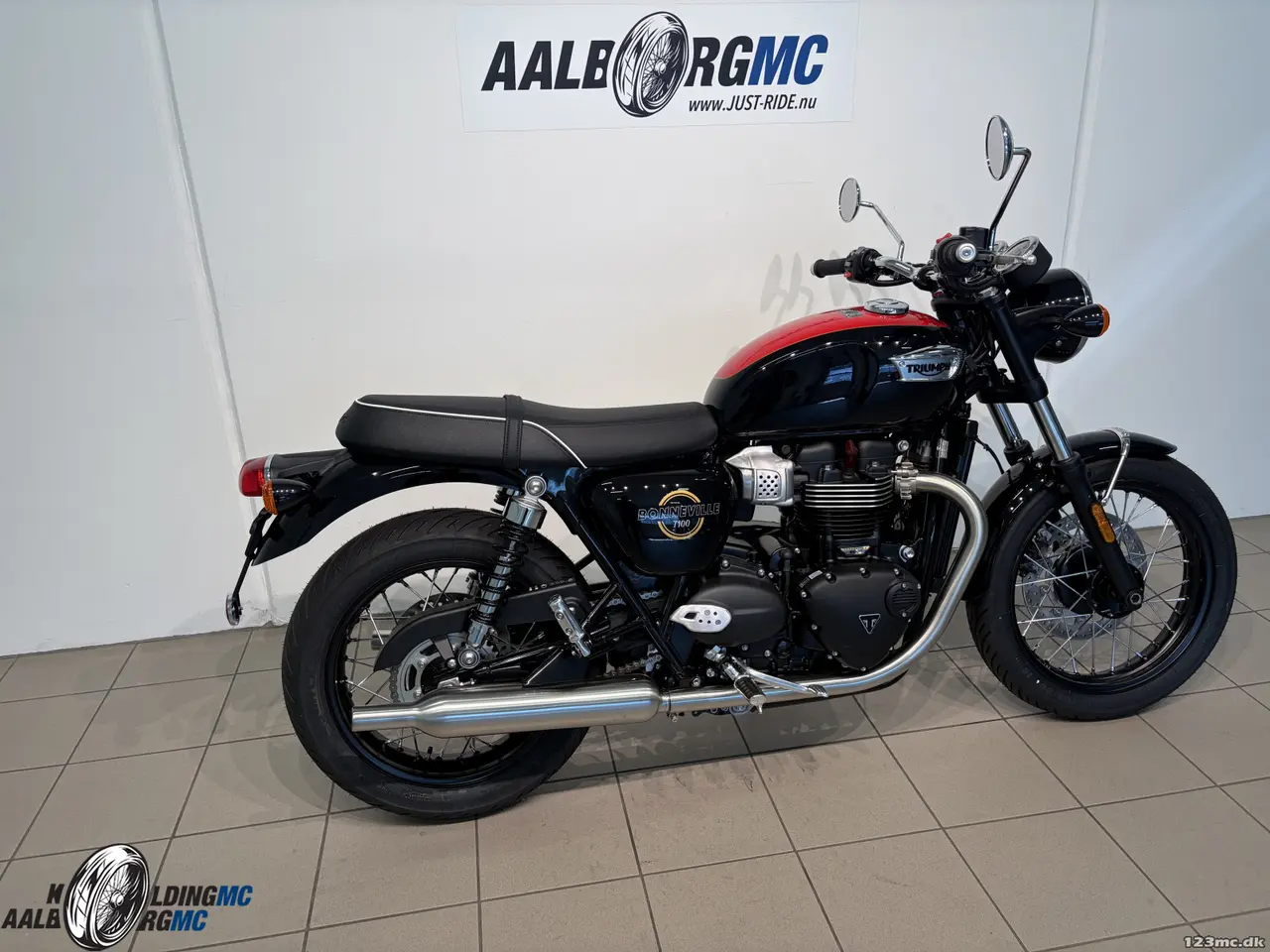 Billede 4 - Triumph Bonneville T 100 Jet Black / Diablo Red
