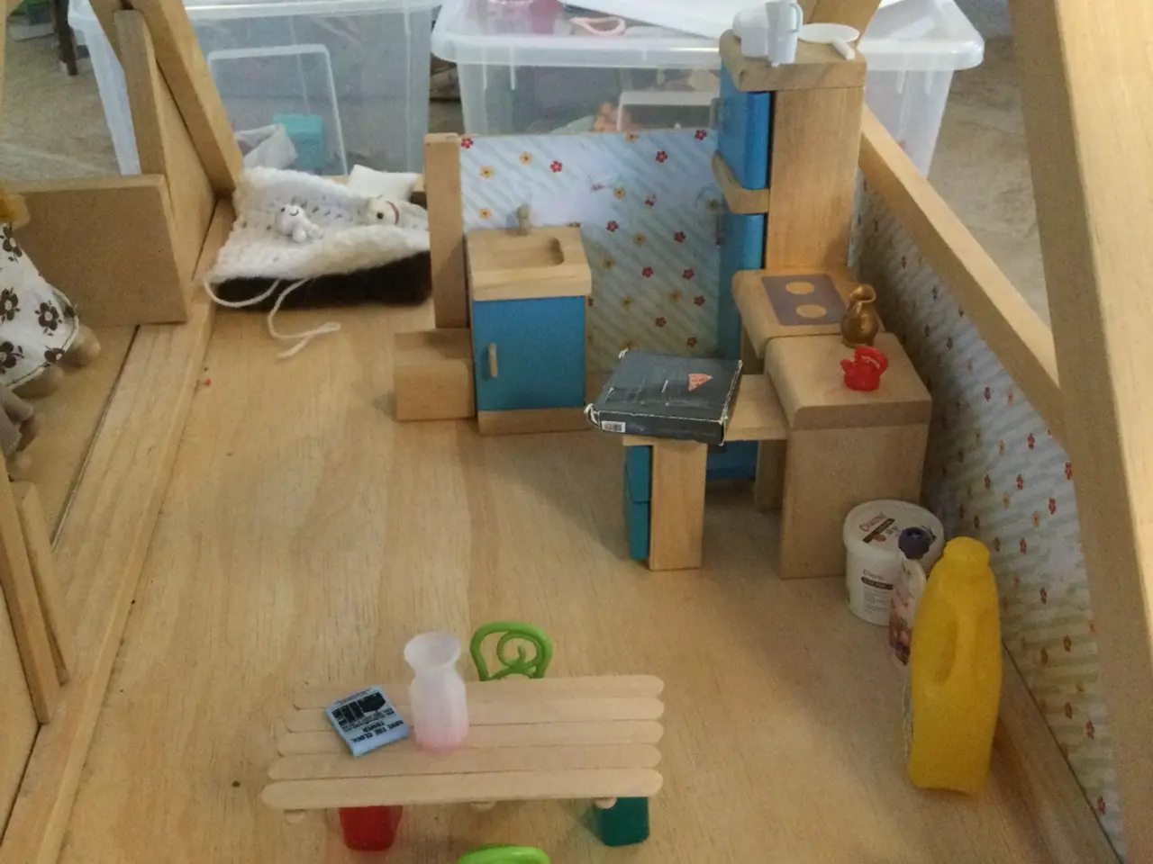 Billede 2 - Flot dukkehus i træ