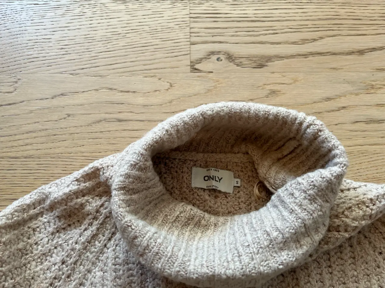 Billede 3 - ONLY beige striktrøje str S