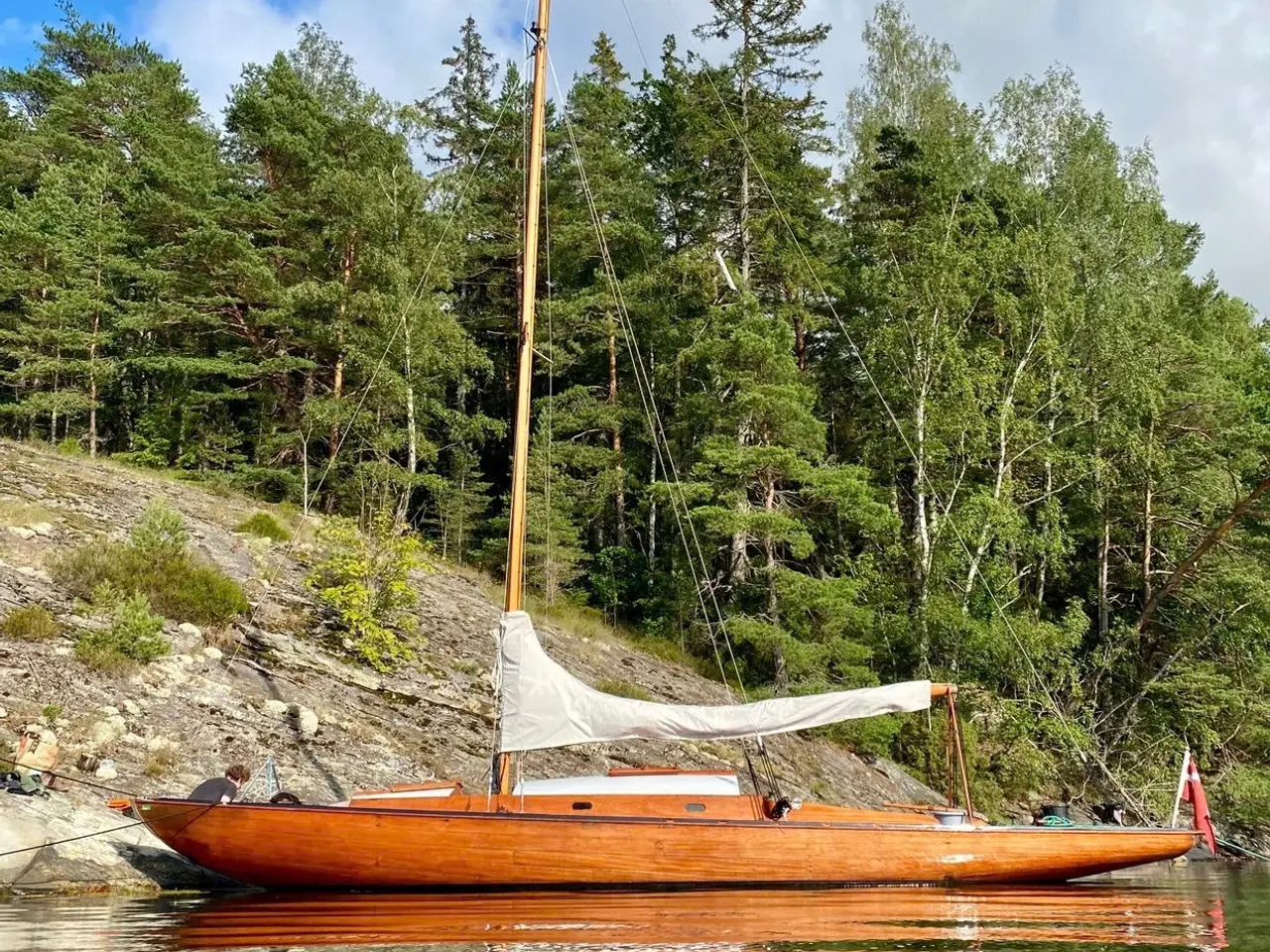 Billede 2 - Flickan – 33 fods skærgårdskrydser i træ gives væk