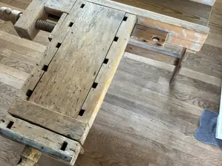 Træ snedkerbænk / arbejdsbord med skruestik