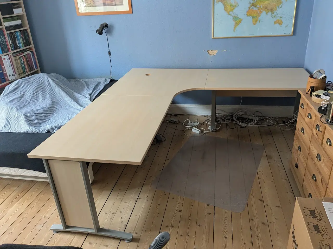 Billede 3 - Stort hjørneskrivebord i meget fin stand