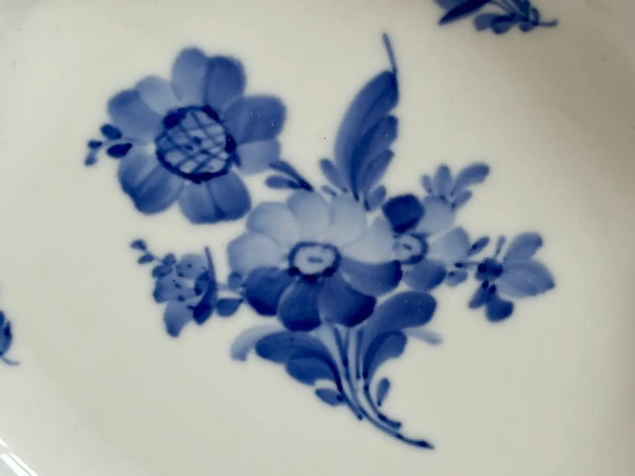 Billede 3 - Royal Copenhagen, Blå Blomst assiet / flettet
