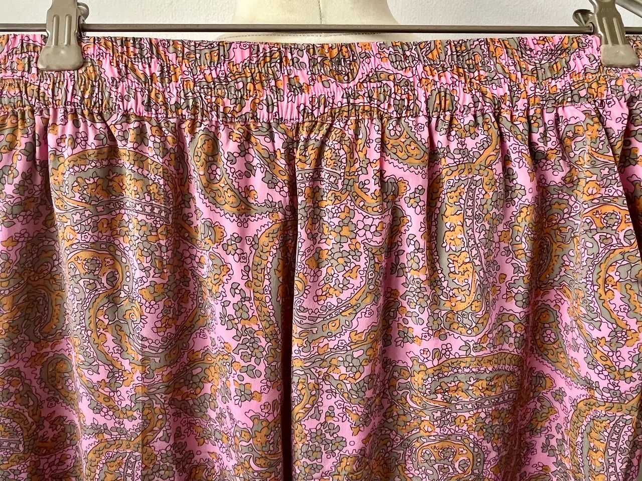 Billede 2 - Heartmade, paisley mønstrede bukser, str 36