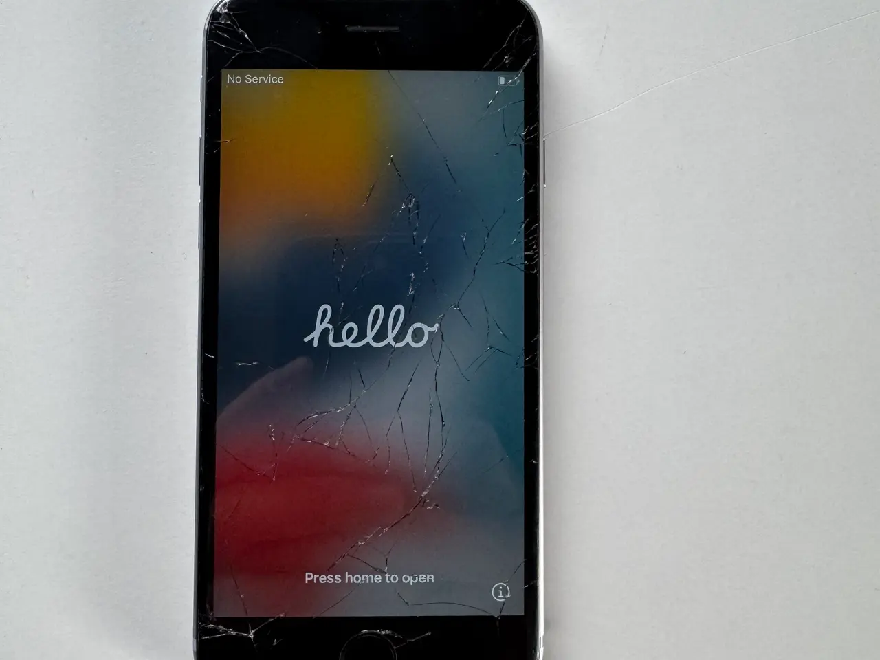 Billede 1 - iPhone 6S med 32GB - trænger til ny skærm