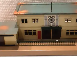 Märklin station 414 i metal.
