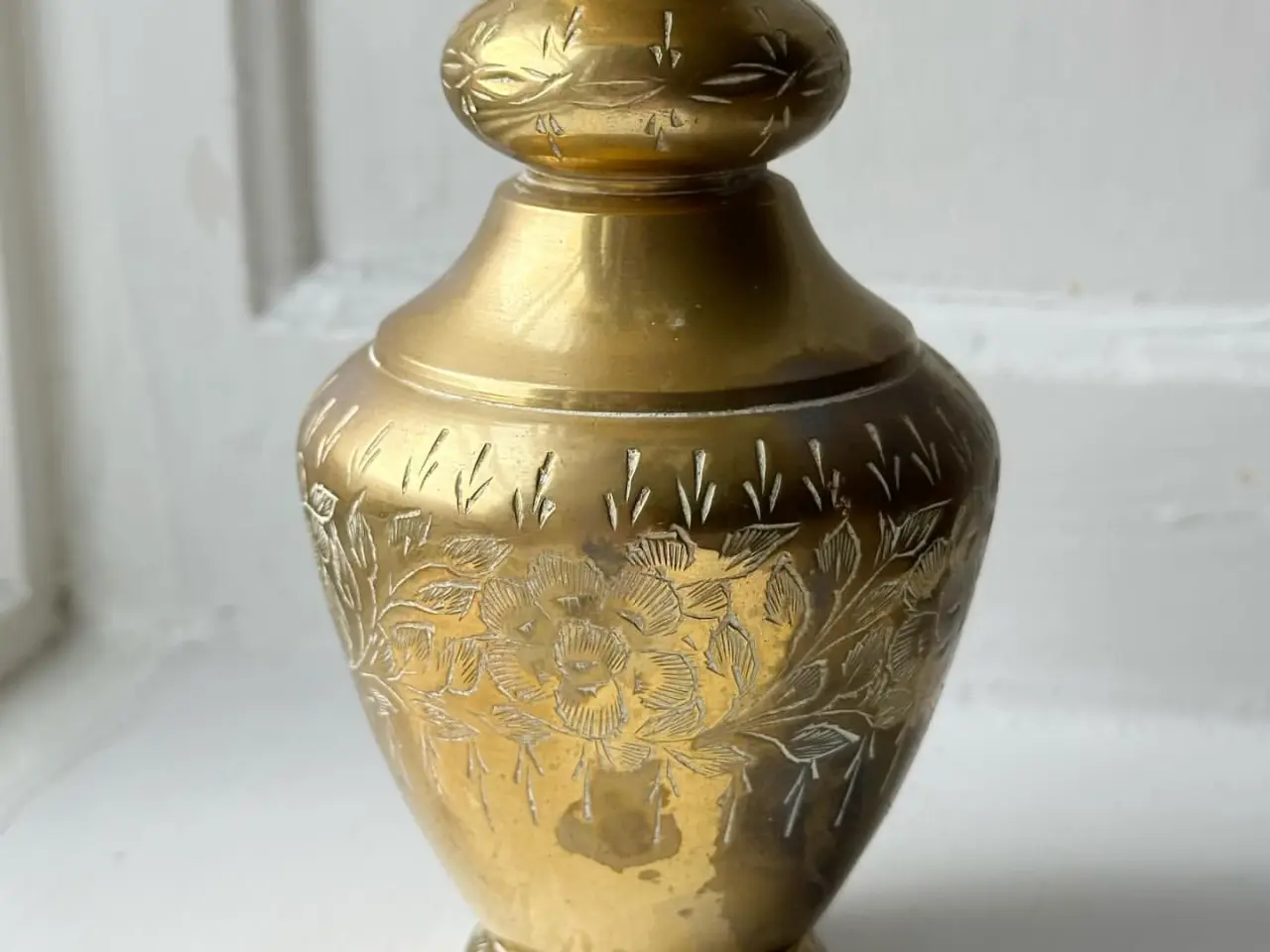 Billede 3 - Indisk messingvase m ciseleringer