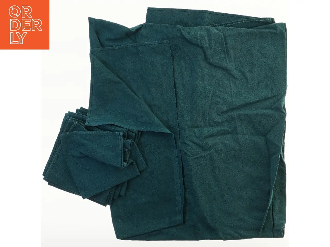 Billede 2 - Mørkegrøn dug med 8 servietter (str. 8 stk 37,5x37,5 1 stk 244 cm)