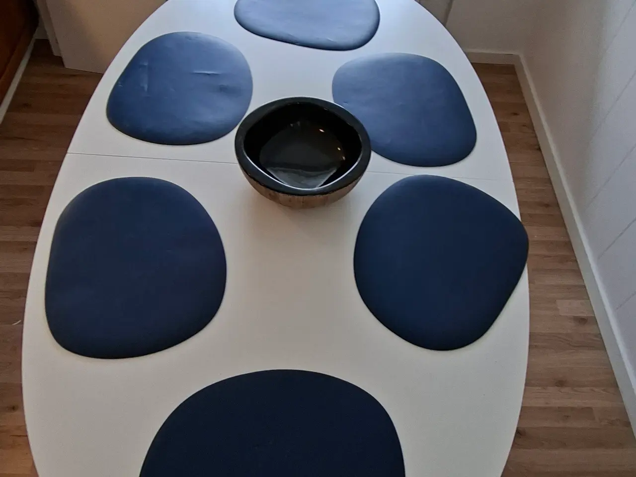 Billede 2 - Oval hvid spisebord