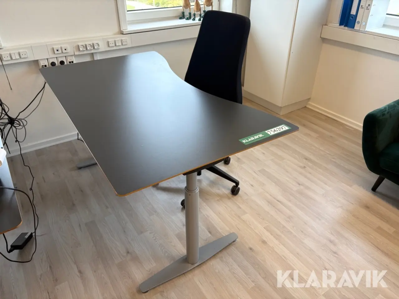 Billede 1 - Hævesænkebord og kontorstol