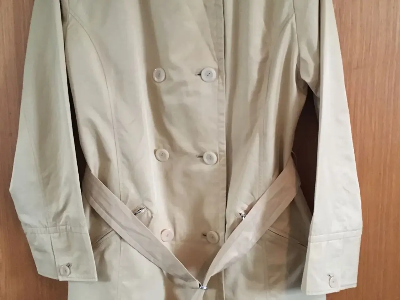 Billede 2 - Flotte beige jakke til salg