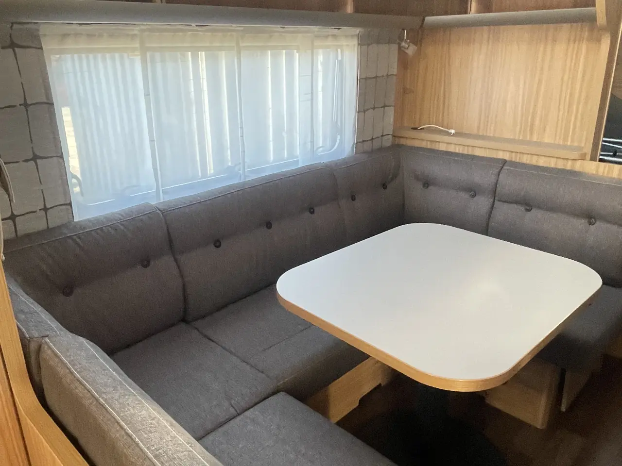 Billede 8 - Campingvogn med køjer, fortelt og meget udstyr 