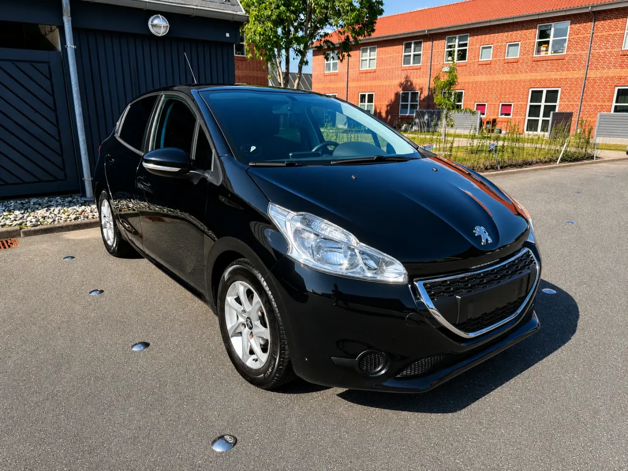 Billede 1 - PEUGEOT 208 1,2 VTi 5-D