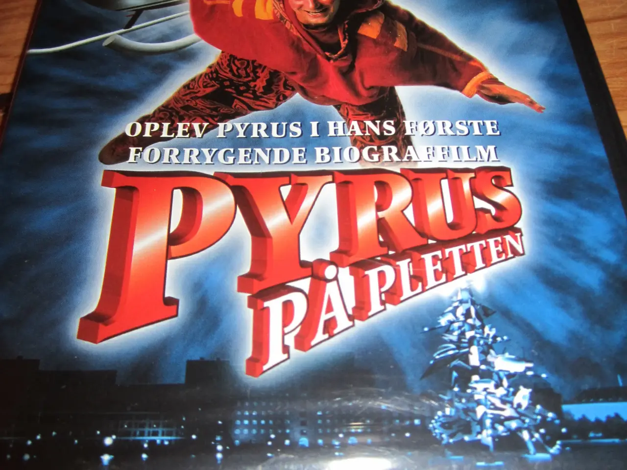 Billede 2 - PYRUS PÅ PLETTEN. Ny i Folie. BYD.