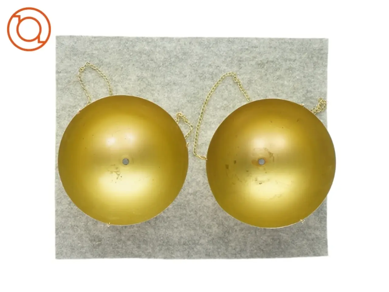 Billede 1 - ampler i guldfarvet metal. Til ophængning (str. 10 x 20cm)