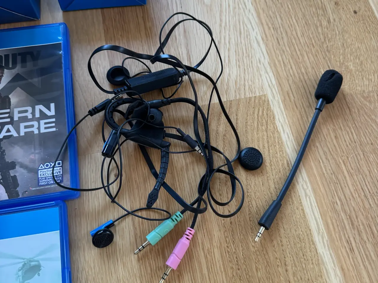 Billede 3 - PS4 Gamingpakke – headset, ladestation og 4 spil