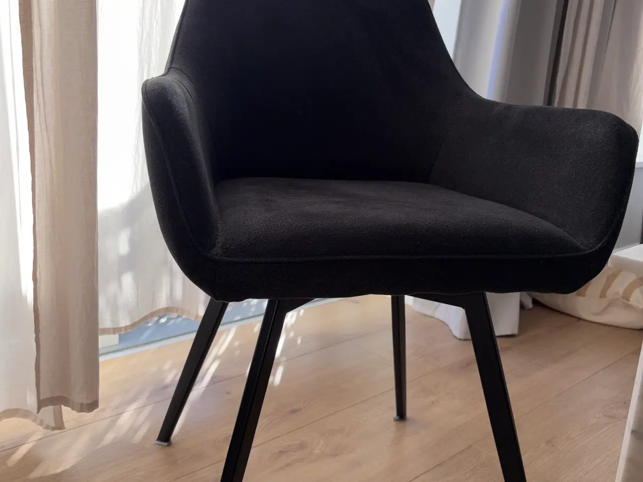Billede 2 - 4 stilfulde spisebordsstole med drejefunktion 