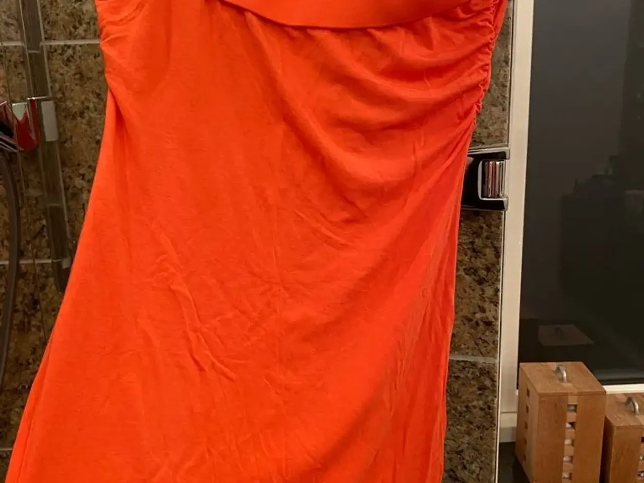 Billede 3 - Orange bluse uden ærmer str xs