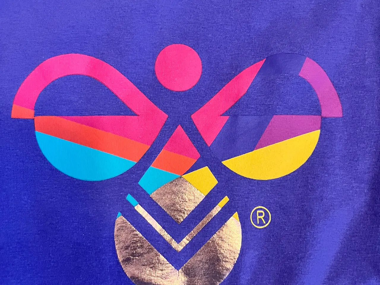Billede 4 - T-shirt fra Hummel.