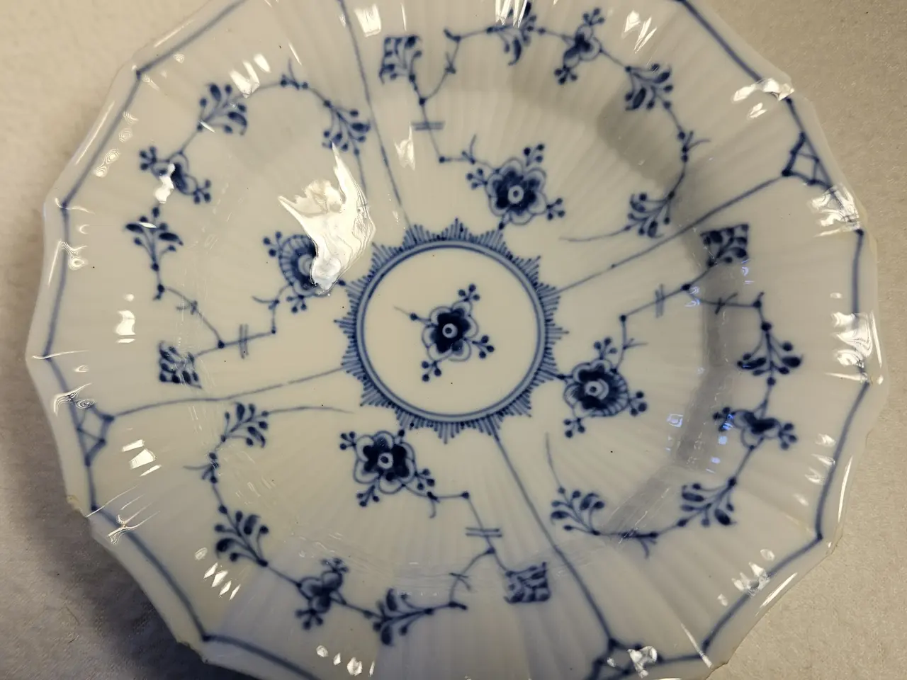 Billede 5 - Royal Copenhagen musselmalet kantede skåle 142/140