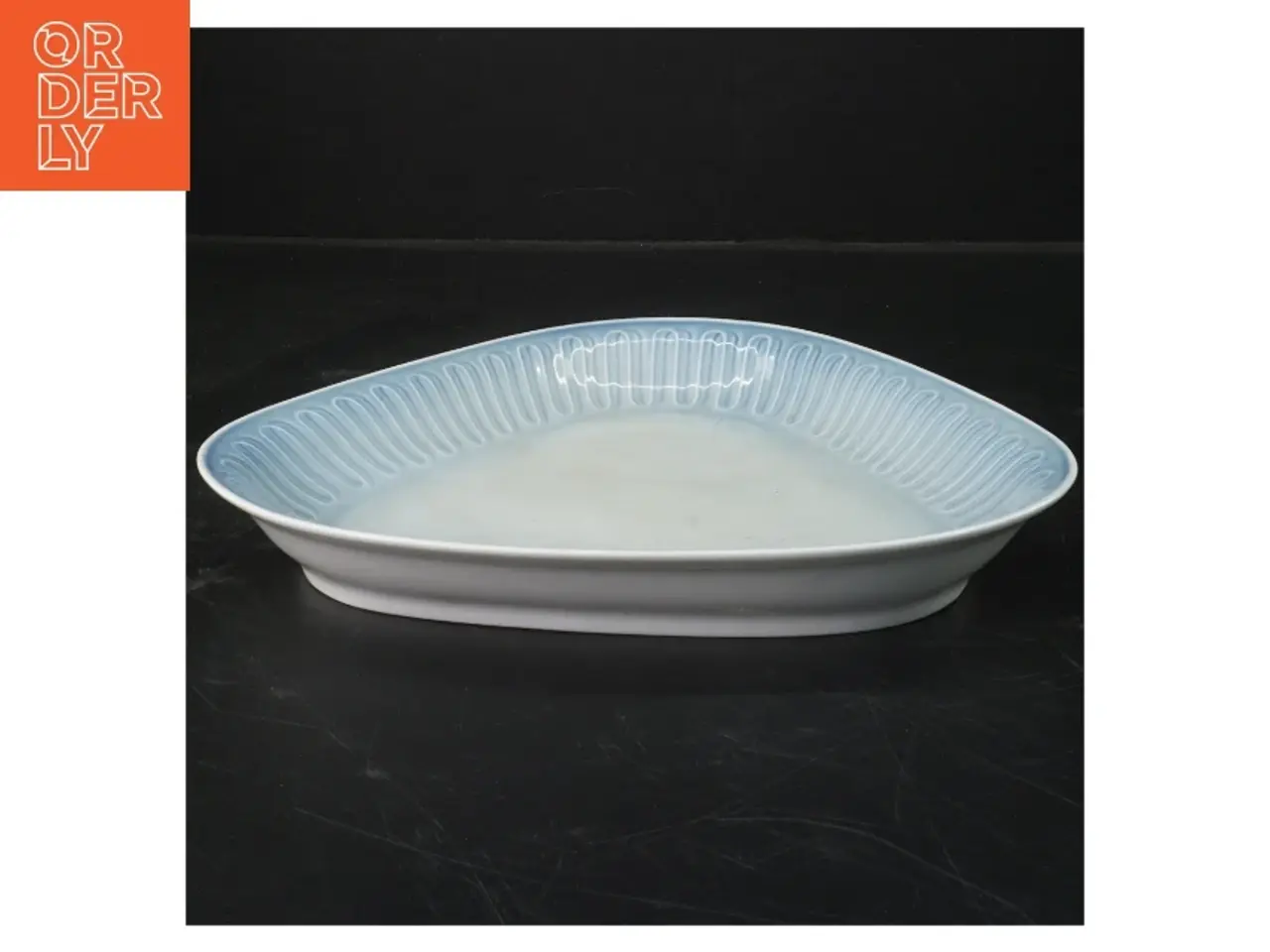 Billede 1 - Trekantet porcelænsfad fra Royal Copenhagen (str. 23,5 cm)