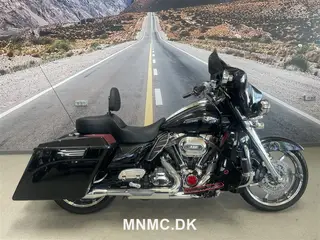 Harley-Davidson FLHXSE Street Glide CVO