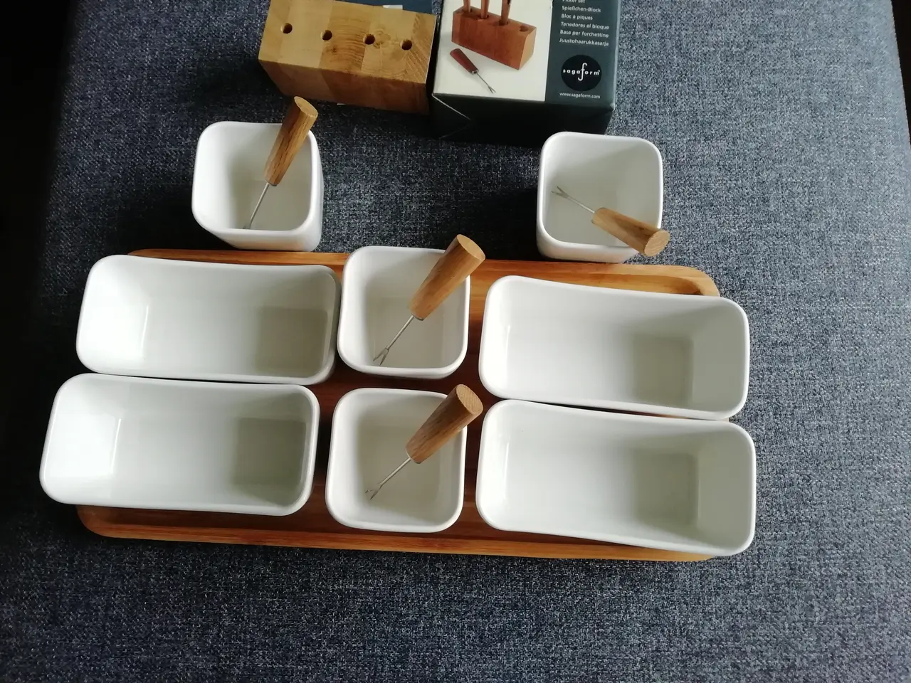 Billede 3 - 8 små skåle 1 bakke 4 pålægsgafler 