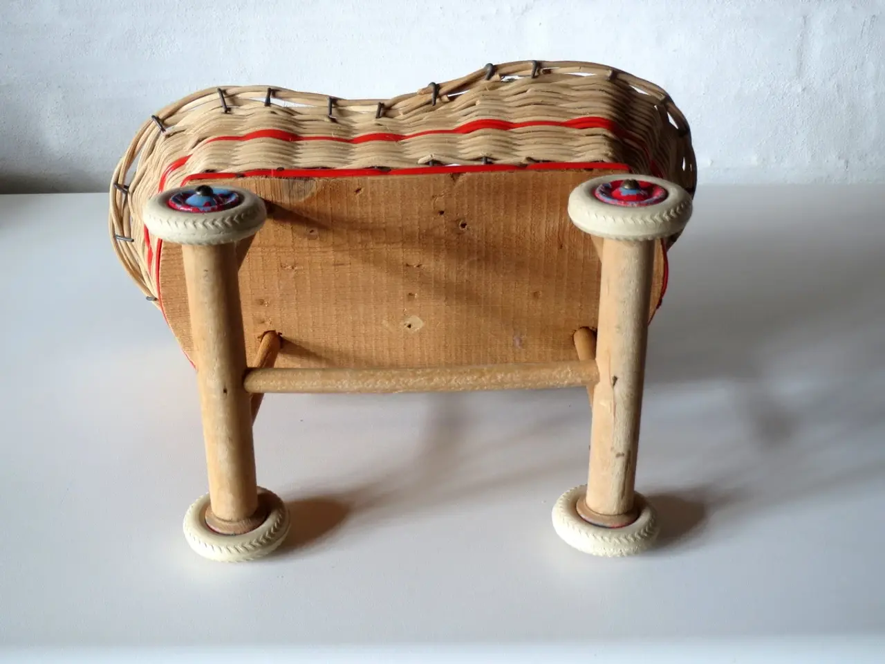 Billede 3 - Gammel dukkevogn, 30 cm