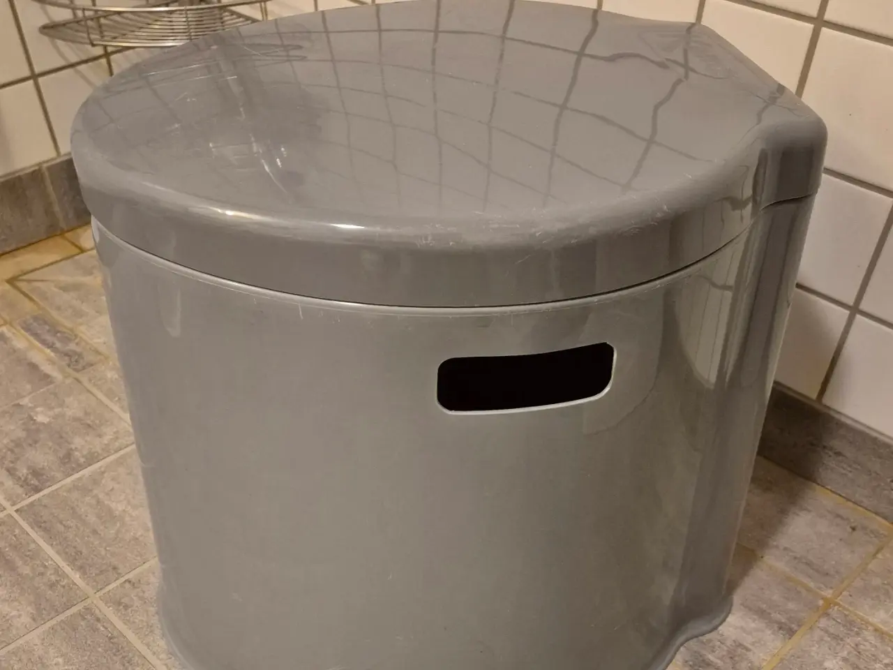 Billede 1 - Campingtoilet i grå med sort spand