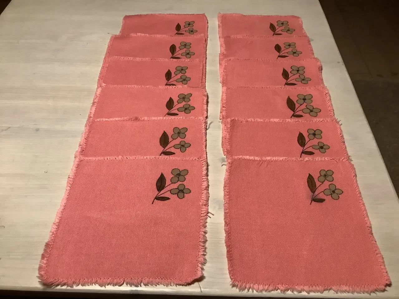 Billede 2 - Rosa dug,dækkeservietter og mundservietter 