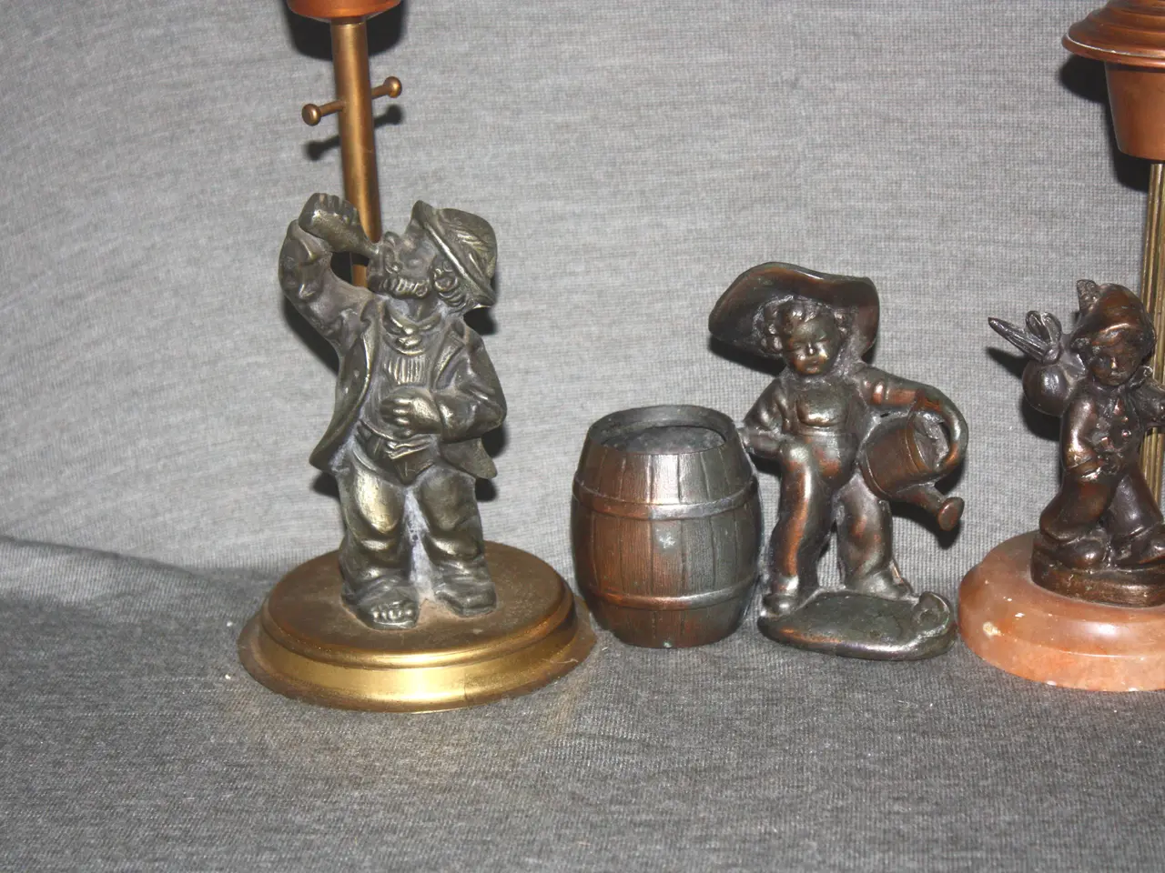 Billede 2 - Antik miniature bronze figur af dreng højde 11 cm