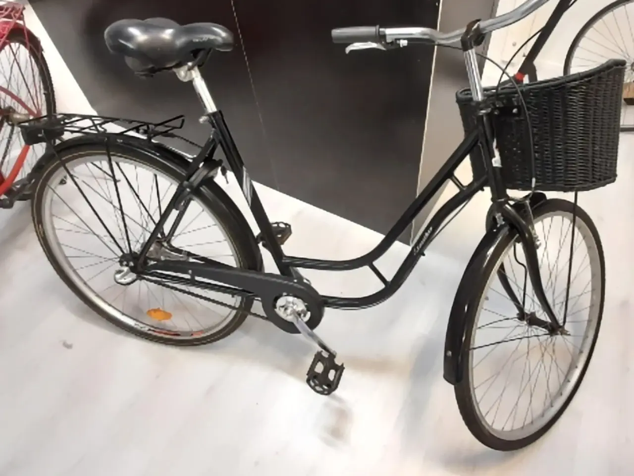 Billede 1 - cykel 28 tommer med 3 gear og 12 måneders garan