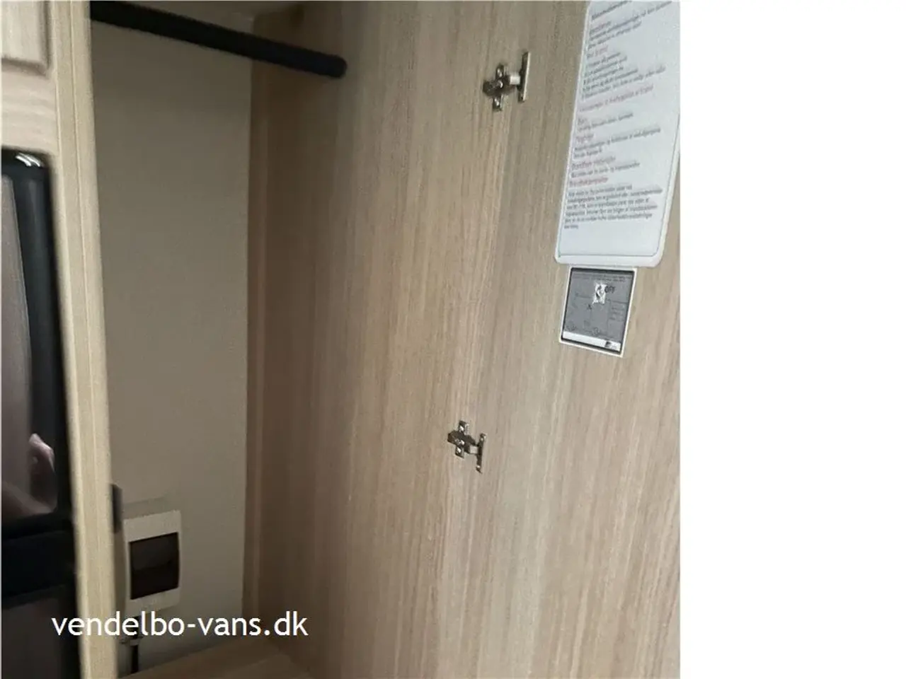Billede 13 - 2019 - SunLight A 68 EN EJERS - Praktisk familecamper med køjer, 6 sele -og sovepladser - variabel garage