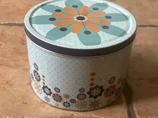 rund kagedåse / opbevaringsdåse med blomsterprint