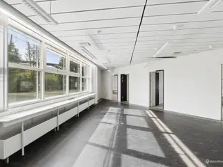 Kontorlejemål - 150 meter fra Karlslunde St.