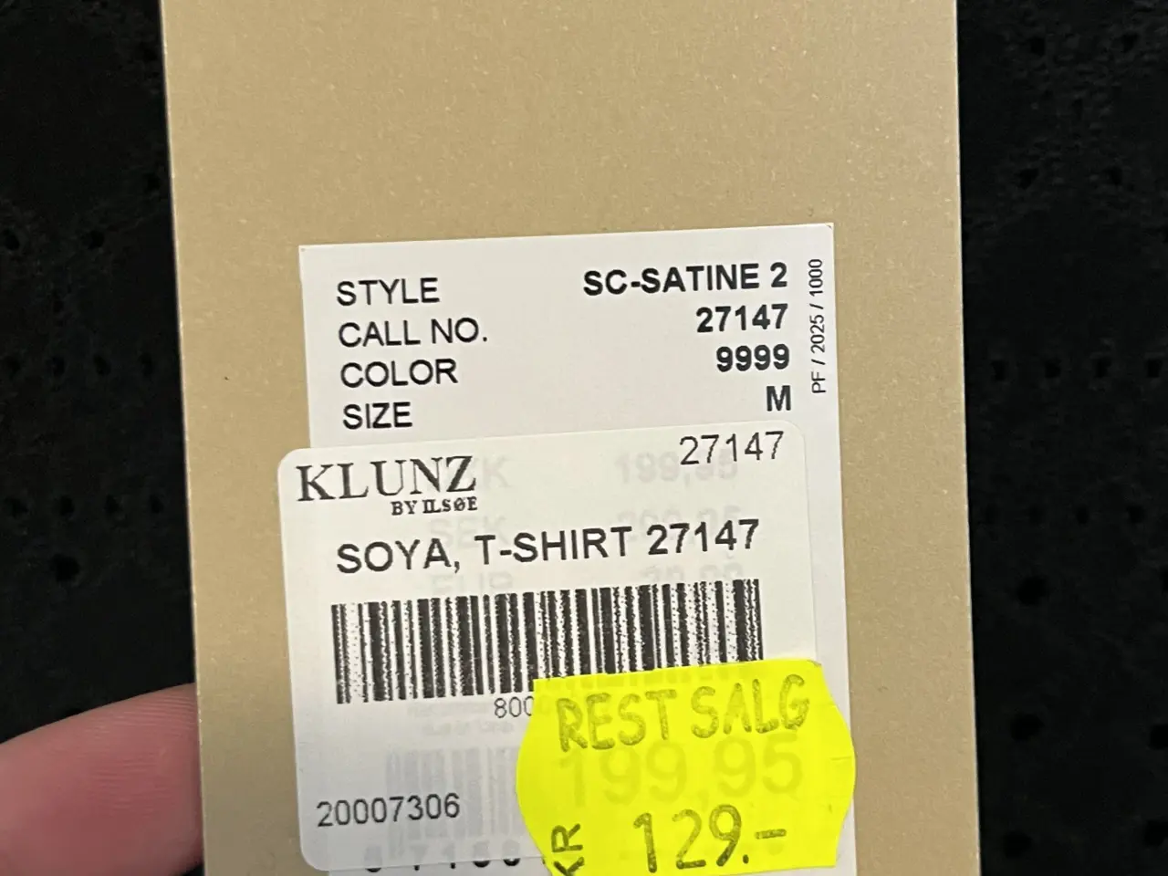 Billede 4 - Sort t-shirt med hulmønster fra Soyaconcept