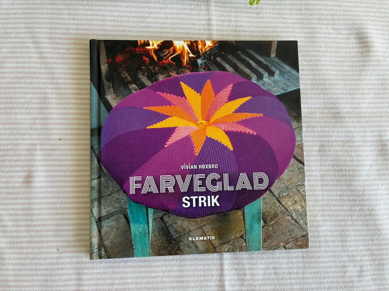 Billede 1 - FARVEGLAD STRIK af Vivian Høxbro