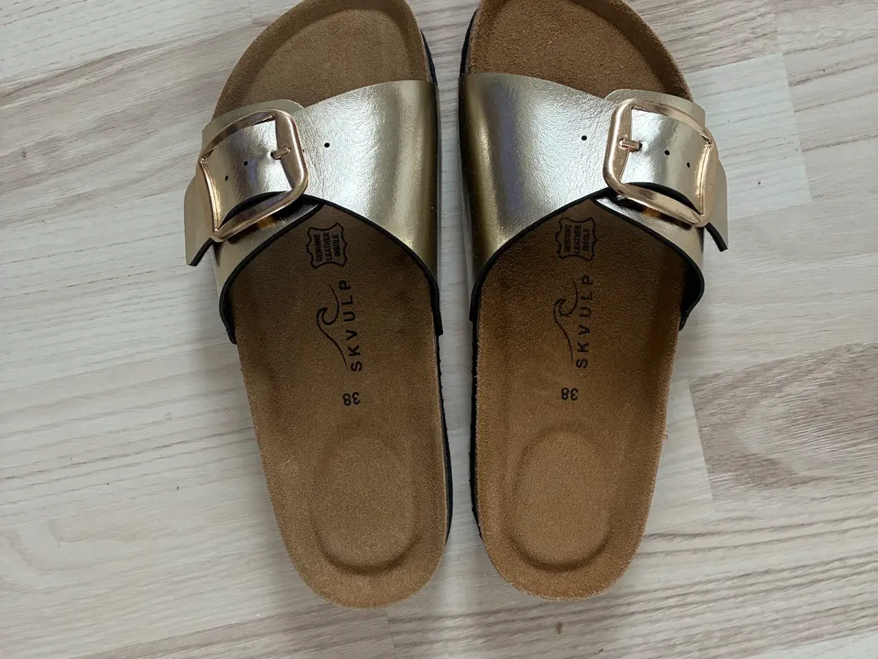 Billede 1 - Sandaler i guld farvet str. 38