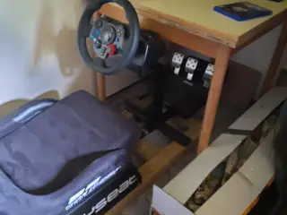 logitech g29 / gran turismo playerseat