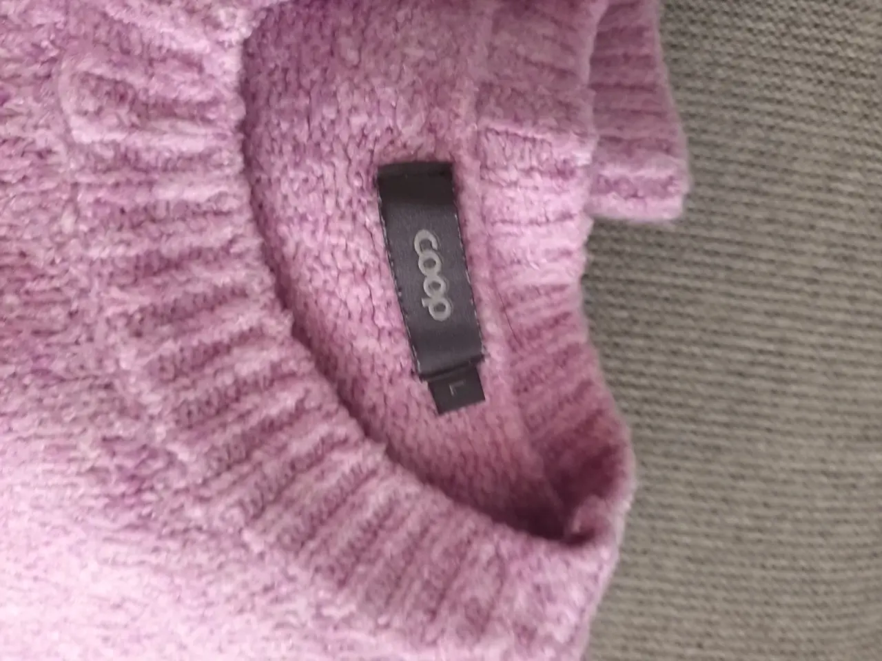 Billede 2 - Varm lyserød sweater str L