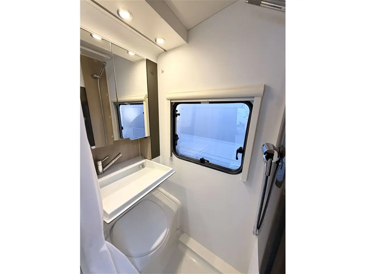 Billede 15 - 2020 - Adria Action 391 LH Enkeltsenge-Lamel-Variofyr-Gulvtemp.-Solcelle
