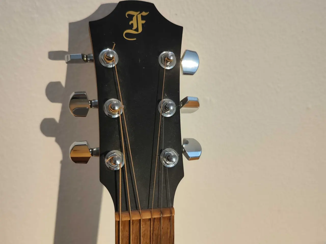 Billede 2 - Guitar med tuner og pick up
