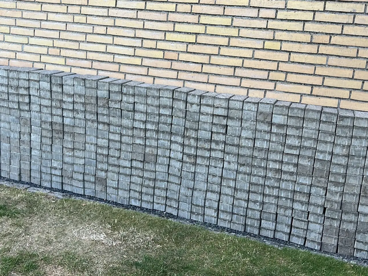 Billede 1 - Havefliser til salg