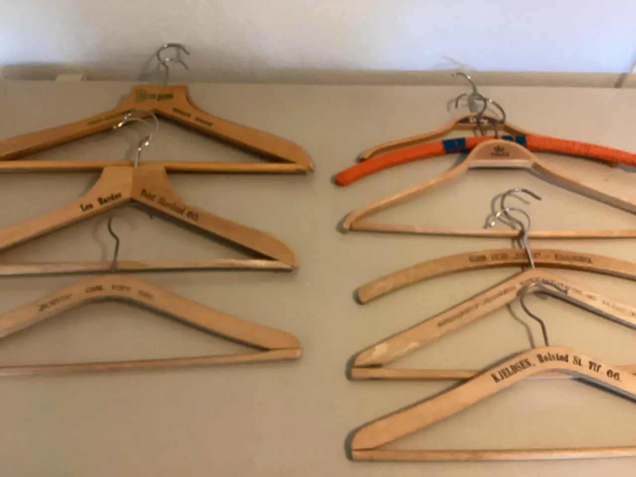 Billede 10 - Retro bøjler fra ældre tøjbutikker