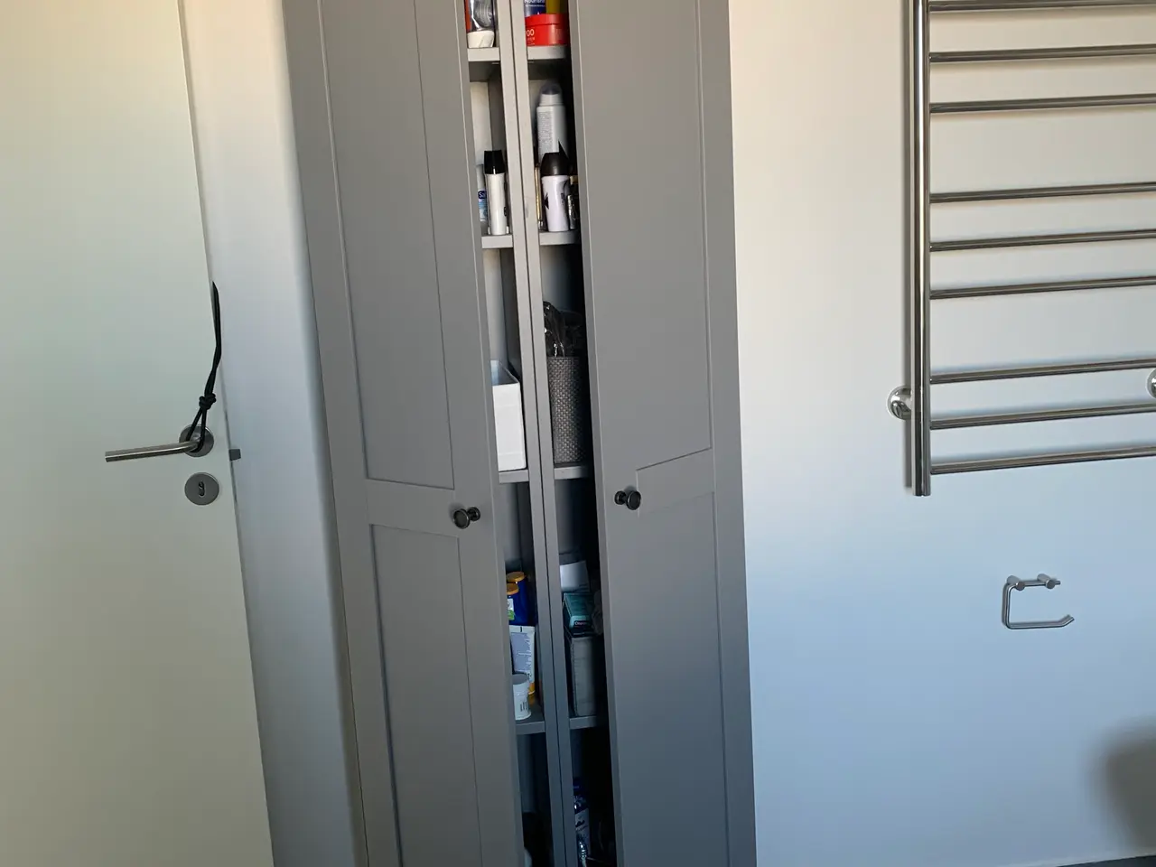 Billede 3 - IKEA Enhet højskabe grå med hylder