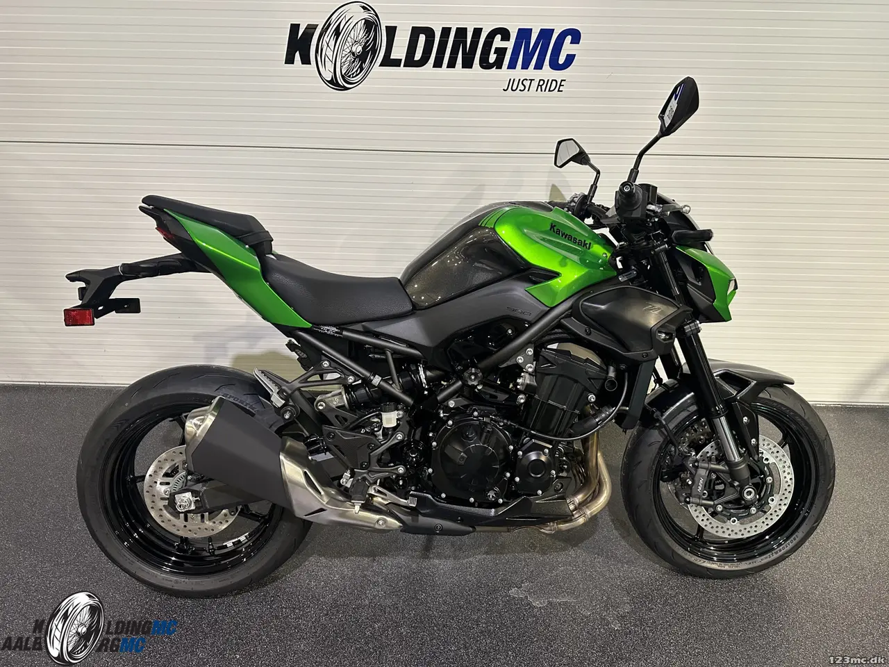 Billede 1 - Kawasaki Z 900 Candy Lime Green / Metallic Carbon Gray