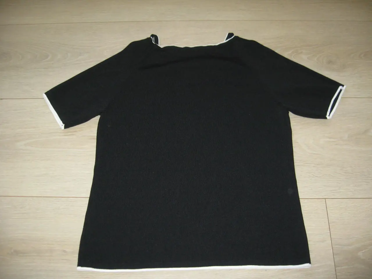 Billede 2 - Vintage bluse med flot udskæring str 40