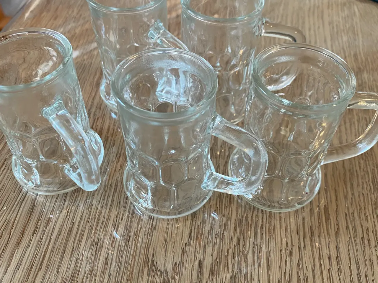 Billede 1 - 5 retro snapseglas med hank